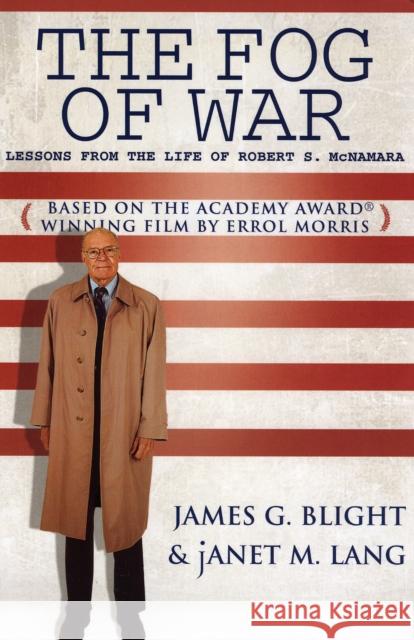The Fog of War: Lessons from the Life of Robert S. McNamara Blight, James G. 9780742542211 Rowman & Littlefield Publishers