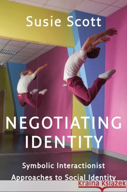 Negotiating Identity: Symbolic Interactionist Approaches to Social Identity Scott, Susie 9780745669724