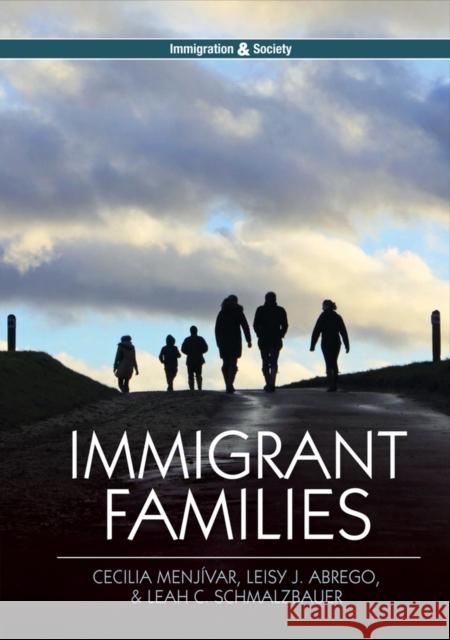 Immigrant Families Menjívar, Cecilia; Abrego, Leisy J. 9780745670157