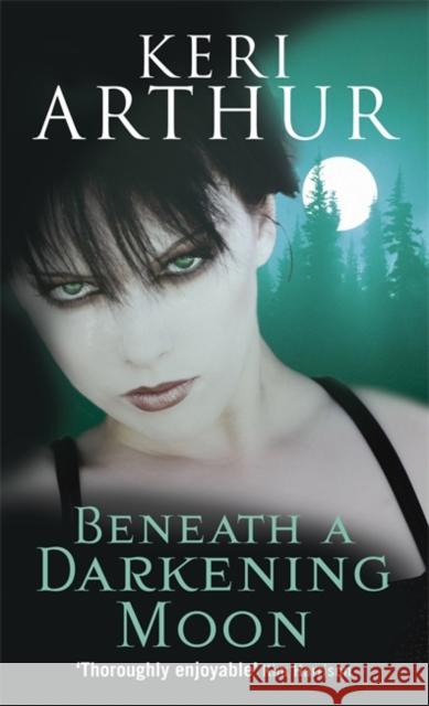 Beneath A Darkening Moon: Number 2 in series Keri Arthur 9780749908768