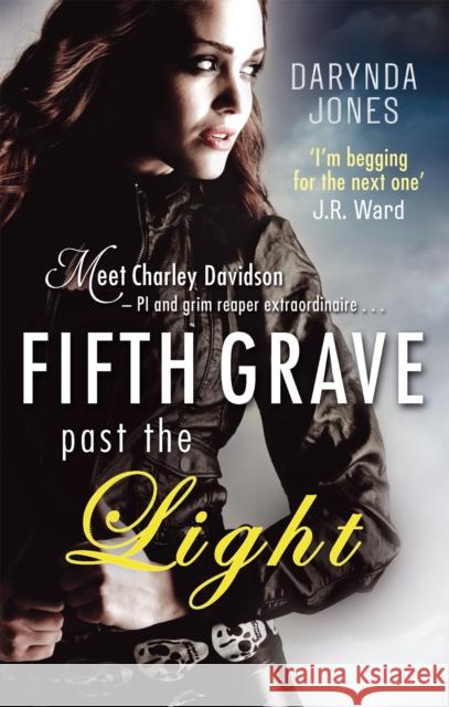 Fifth Grave Past the Light: Number 5 in series Darynda Jones 9780749959180