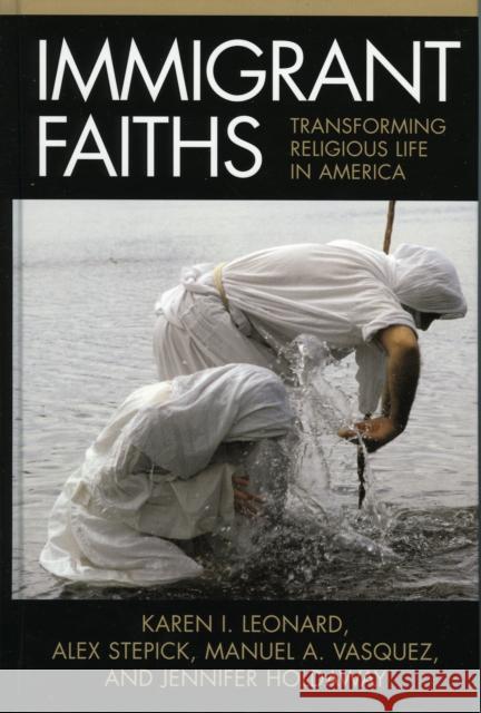 Immigrant Faiths: Transforming Religious Life in America Leonard, Karen I. 9780759108165 Altamira Press