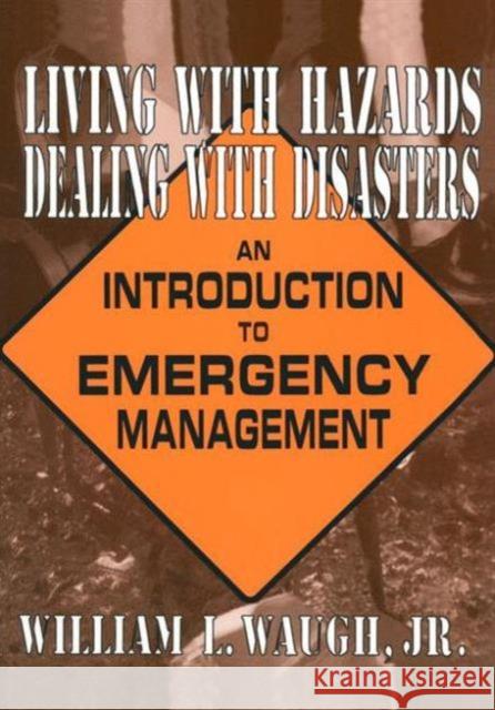 Living with Hazards, Dealing with Disasters: An Introduction to Emergency Management: An Introduction to Emergency Management Waugh, William L. 9780765601964