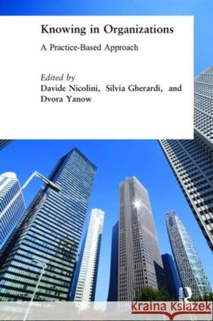 Knowing in Organizations: A Practice-Based Approach: A Practice-Based Approach Nicolini, Davide 9780765609106 M.E. Sharpe