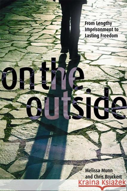 On the Outside: From Lengthy Imprisonment to Lasting Freedom Melissa Munn Chris Bruckert 9780774825375 UBC Press