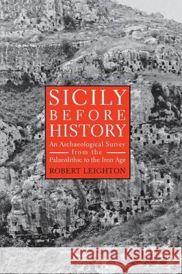 Sicily Before History: An Archeological Survey from the Paleolithic to the Iron Age Robert Leighton 9780801485855 Cornell University Press
