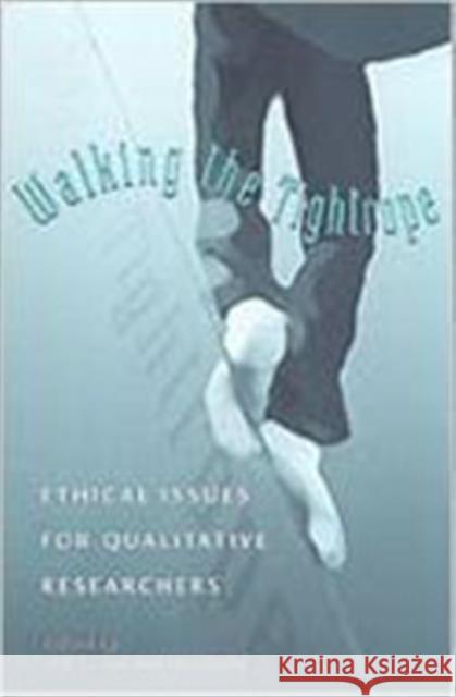 Walking the Tightrope: Ethical Issues for Qualitative Researchers Van Den Hoonaard, Will C. 9780802036834 University of Toronto Press