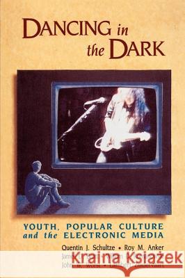 Dancing in the Dark: Youth, Popular Culture, and the Electronic Media Roy M. Anker Lambert Zuidervaart John William Worst 9780802805300