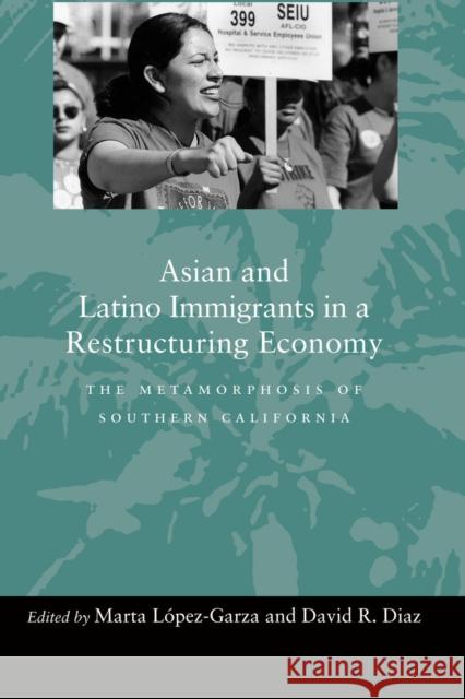 Asian and Latino Immigrants in a Restructuring Economy: The Metamorphosis of Southern California López-Garza, Marta 9780804736305 Stanford University Press