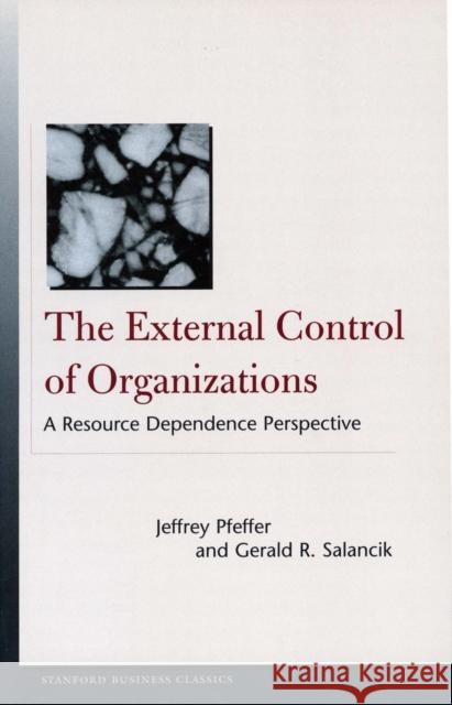 The External Control of Organizations: A Resource Dependence Perspective Pfeffer, Jeffrey 9780804747899 Stanford University Press