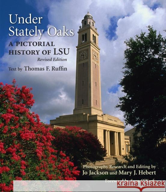 Under Stately Oaks: A Pictorial History of LSU Thomas F. Ruffin Jo Jackson Mary J. Hebert 9780807132111 Louisiana State University Press