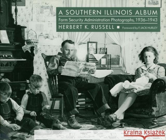A Southern Illinois Album: Farm Security Administration Photographs, 1936-1943 Herbert K. Russell 9780809315895