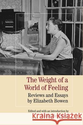 The Weight of a World of Feeling: Reviews and Essays by Elizabeth Bowen Elizabeth Bowen Allan Hepburn 9780810131545