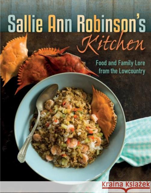 Sallie Ann Robinson's Kitchen: Food and Family Lore from the Lowcountry Sallie Ann Robinson 9780813056296