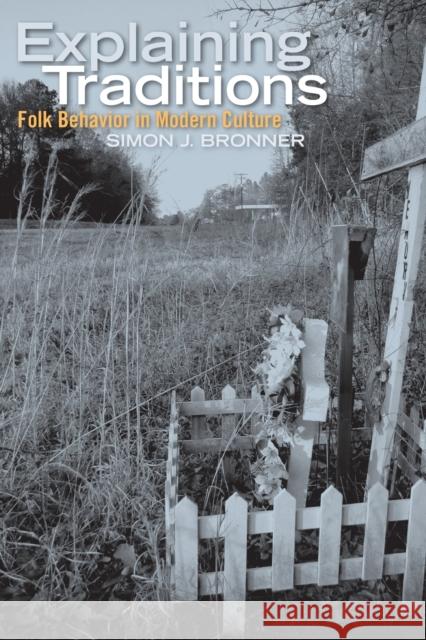 Explaining Traditions: Folk Behavior in Modern Culture Simon J. Bronner 9780813165868