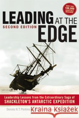 Leading at The Edge: Leadership Lessons from the Extraordinary Saga of Shackleton's Antarctic Expedition Perkins, Dennis 9780814431948 AMACOM/American Management Association