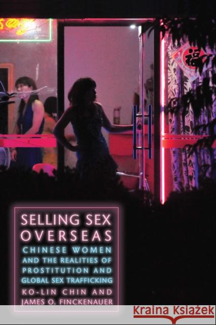 Selling Sex Overseas: Chinese Women and the Realities of Prostitution and Global Sex Trafficking Chin, Ko-Lin 9780814772577 New York University Press