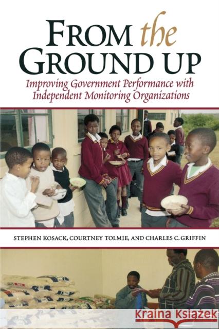 From the Ground Up: Improving Government Performance with Independent Monitoring Organizations Kosack, Stephen 9780815704126 Brookings Institution Press