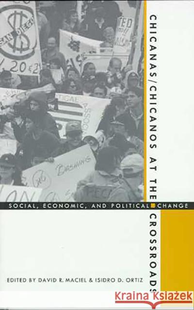 Chicanas/Chicanos at the Crossroads: Social, Economic, and Political Change Maciel, David R. 9780816516346 University of Arizona Press