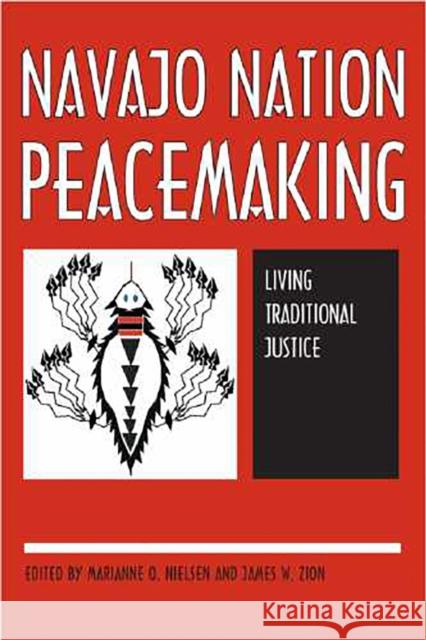 Navajo Nation Peacemaking: Living Traditional Justice Nielsen, Marianne O. 9780816524716 University of Arizona Press