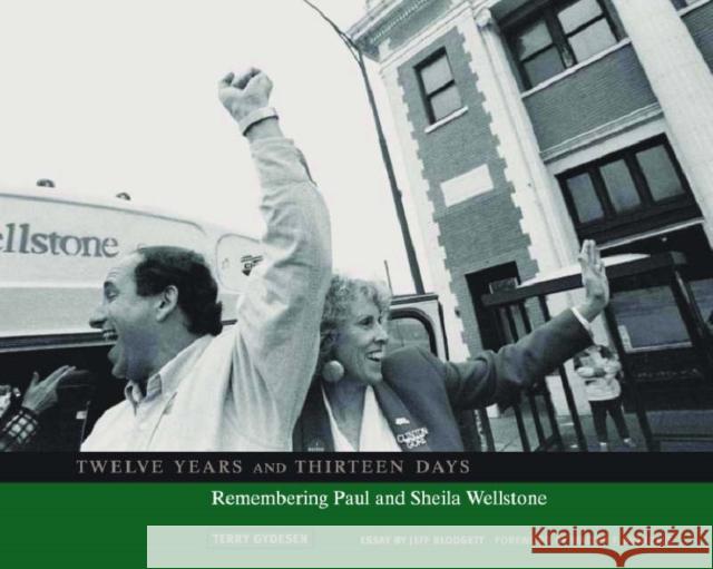 Twelve Years and Thirteen Days: Remembering Paul and Sheila Wellstone Gydesen, Terry 9780816644285 University of Minnesota Press