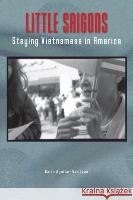 Little Saigons : Staying Vietnamese in America Karin Aguilar-Sa 9780816654857 University of Minnesota Press