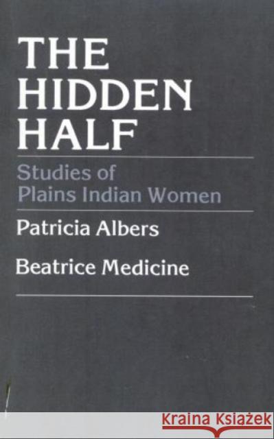 The Hidden Half: Studies of Plains Indian Women Albers, Patricia 9780819129574 University Press of America