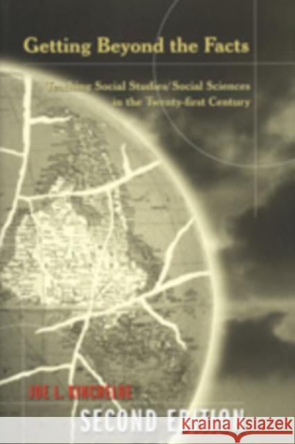 Getting Beyond the Facts: Teaching Social Studies/Social Sciences in the Twenty-First Century Kincheloe, Joe L. 9780820441627