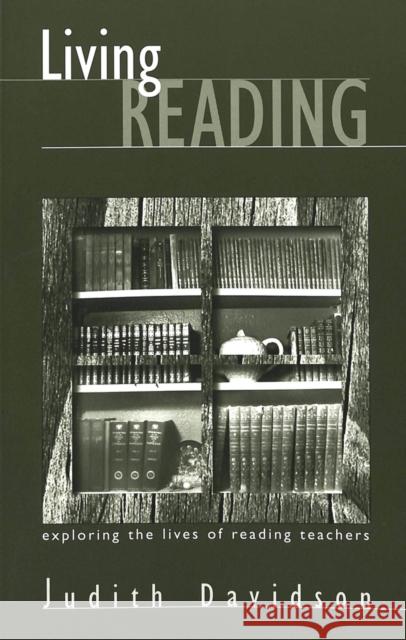 Living Reading: Exploring the Lives of Reading Teachers Steinberg, Shirley R. 9780820445601