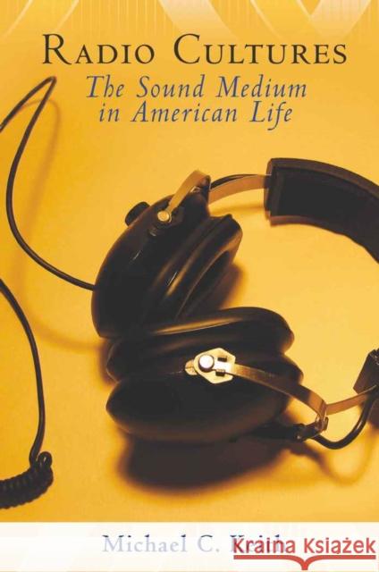 Radio Cultures: The Sound Medium in American Life Keith, Michael C. 9780820488653 Peter Lang Publishing Inc