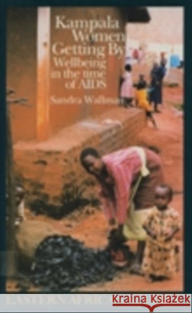 Kampala Women Getting By: Wellbeing in the Time of AIDS Wallman, Sandra 9780821411599 Ohio University Press