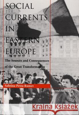 Social Currents in Eastern Europe: The Sources and Consequences of the Great Transformation Ramet, Sabrina P. 9780822315483