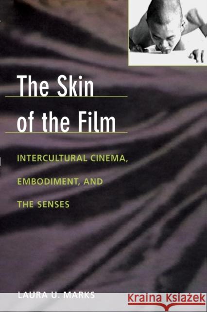 The Skin of the Film: Intercultural Cinema, Embodiment, and the Senses Marks, Laura U. 9780822323914 Duke University Press