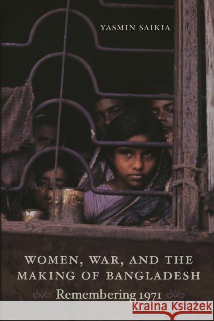 Women, War, and the Making of Bangladesh: Remembering 1971 Saikia, Yasmin 9780822350385