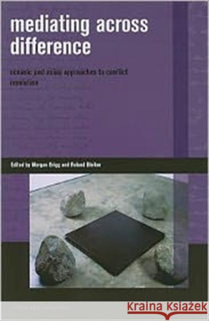 Mediating Across Difference: Oceanic and Asian Approaches to Conflict Resolution Brigg, Morgan J. 9780824835194 University of Hawaii Press