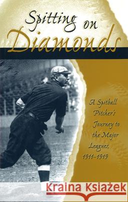 Spitting on Diamonds : A Spitball Pitcher's Journey to the Major Leagues, 1911-1919 Clyde H. Hogg 9780826215697 University of Missouri Press