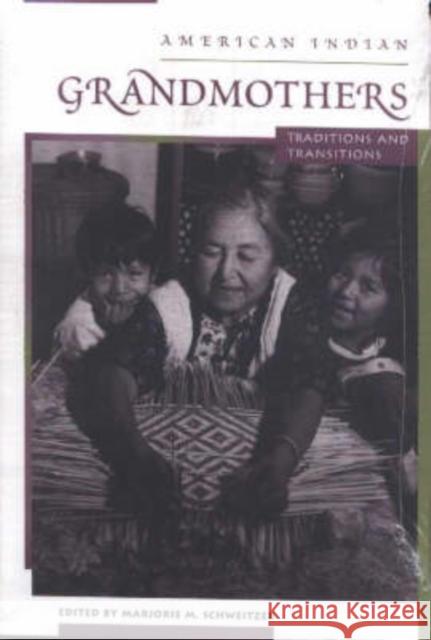 American Indian Grandmothers: Traditions and Transitions Schweitzer, Marjorie M. 9780826320780 University of New Mexico Press