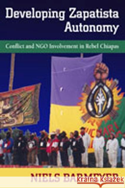 Developing Zapatista Autonomy: Conflict and Ngo Involvement in Rebel Chiapas Barmeyer, Niels 9780826345844 University of New Mexico Press