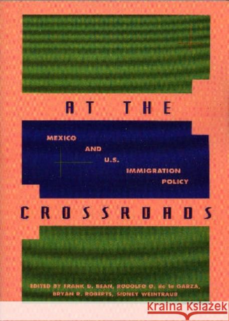 At the Crossroads: Mexico and U.S. Immigration Policy Bean, Frank D. 9780847683925