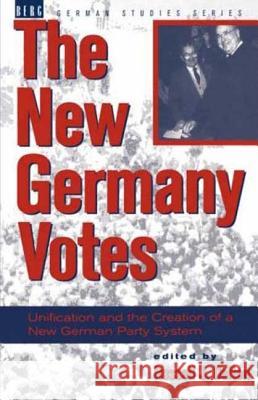 New Germany Votes: Reunification and the Creation of a New German Party System Dalton, Russell W. 9780854963867 Berg Publishers