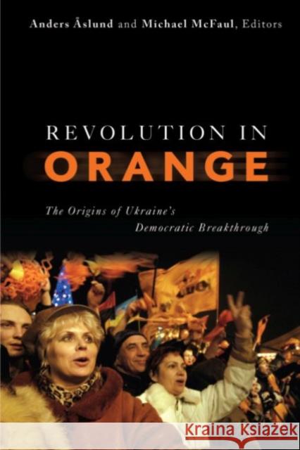 Revolution in Orange: The Origins of Ukraine's Democratic Breakthrough Michael McFaul 9780870032219 Brookings Institution