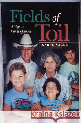 Fields of Toil: A Migrant Family's Journey Isabel Valle Rick Doyle Isable Valle 9780874221015