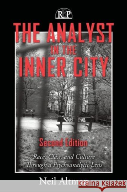 The Analyst in the Inner City: Race, Class, and Culture Through a Psychoanalytic Lens Altman, Neil 9780881635003 Routledge