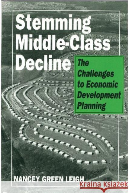 Stemming Middle-Class Decline: The Challenges to Economic Development Planning Leigh, Nancey Green 9780882851495 Transaction Publishers