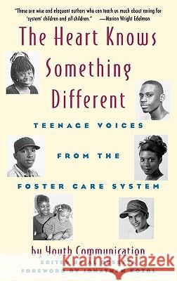 The Heart Knows Something Different: Teenage Voices from the Foster Care System Youth Communication, Jonathan Kozol, Al Desetta 9780892553778 Persea Books Inc