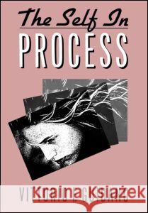 The Self in Process: Toward a Post-Rationalist Cognitive Therapy V. F. Guidano Vittorio Guidano Vittorio F. Guidano 9780898624472 Guilford Publications