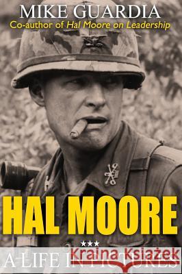 Hal Moore: A Life in Pictures Mike Guardia 9780999644324