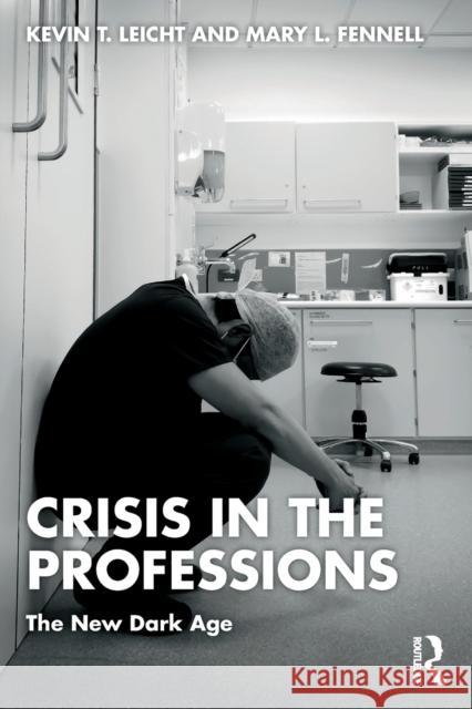 Crisis in the Professions: The New Dark Age Leicht, Kevin T. 9781032126258