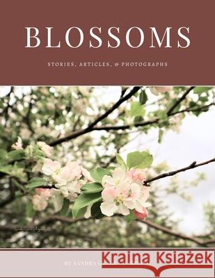Blossoms: Stories, Articles, & Photographs Sandra Grace 9781069137326 Sandra Fram