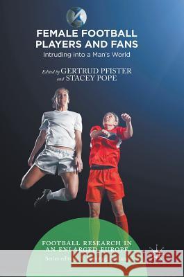 Female Football Players and Fans: Intruding Into a Man's World Pfister, Gertrud 9781137590244 Palgrave MacMillan